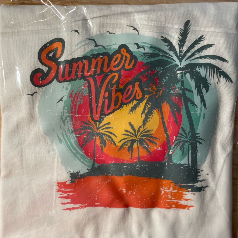 Summer Vibes Printed T-SHIRT size LG NWT
